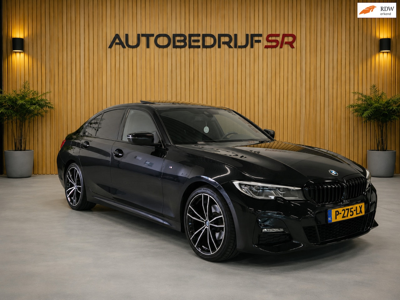 BMW 3-serie - 320i Executive Edition Panoramadak! M Pakket! Laser Koplampen! Sfeerverlichting! - AutoWereld.nl