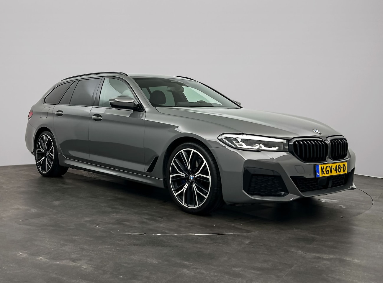 BMW 5-serie Touring - 530e High Executive M-Sport - AutoWereld.nl