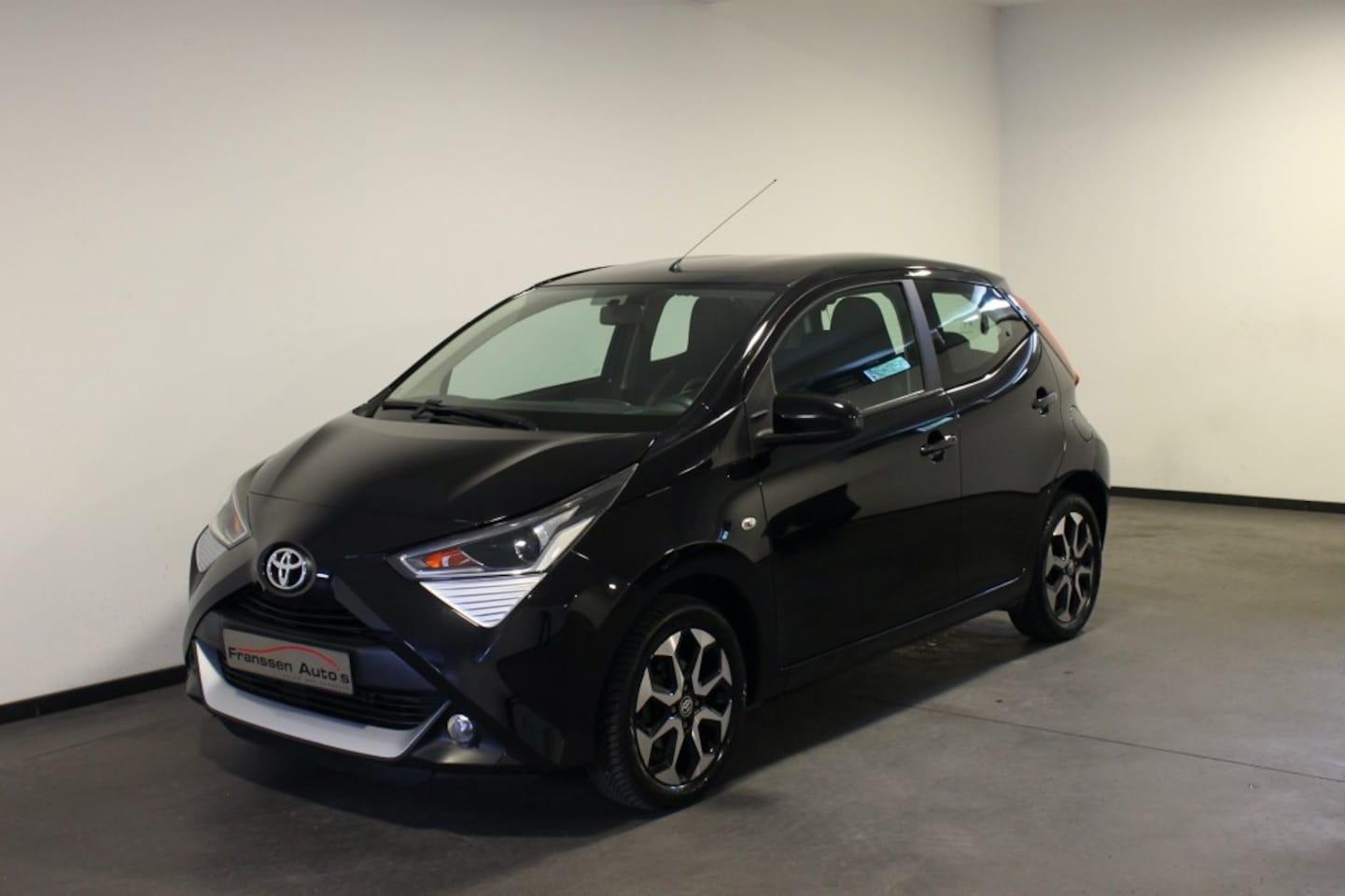 Toyota Aygo - VVT-i X-Play, Camera, Airco, Elektr.ramen, Lm velgen - AutoWereld.nl