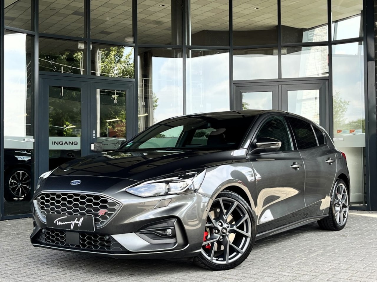 Ford Focus - 2.3 ECOBOOST ST-3 AD. CRUISE - STUURVERW. - CAMERA - RECARO - AutoWereld.nl