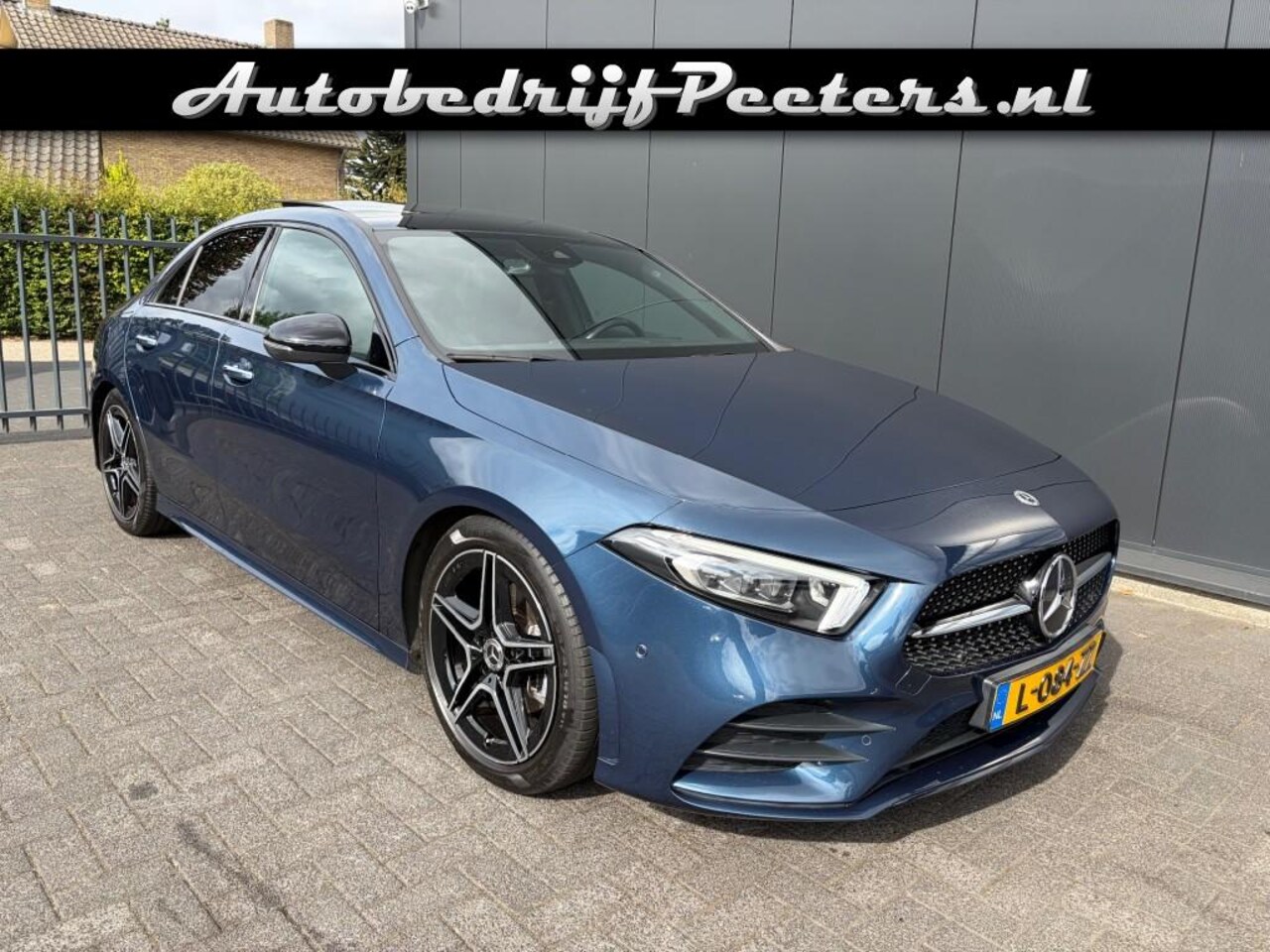 Mercedes-Benz A-klasse - A 200 AMG Nightpakket Pano Leder Sfeerlicht Camera Memory NL-auto - AutoWereld.nl