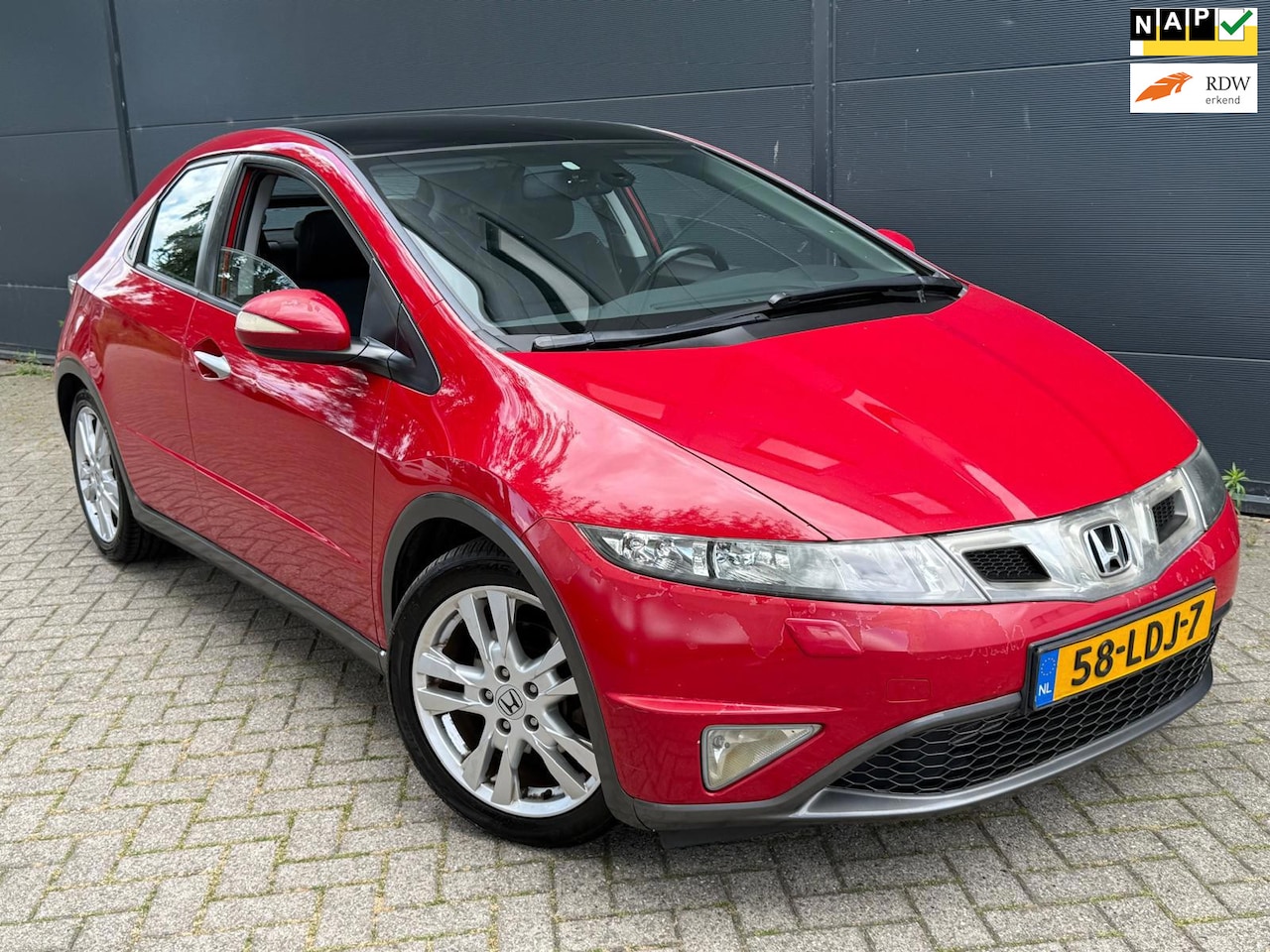 Honda Civic - 1.8 Executive/Navi/Airco/Cruise/panorama/trekhaak - AutoWereld.nl
