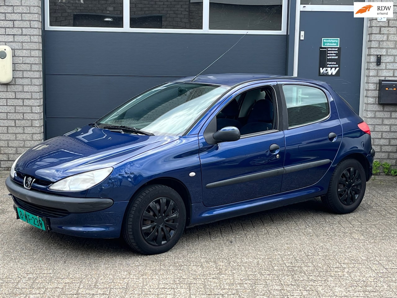 Peugeot 206 - 1.6-16V XT AUTOMAAT APK 7-1-2027 Trekhaak . - AutoWereld.nl