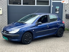 Peugeot 206 - 1.6-16V XT AUTOMAAT APK 7-1-2027 Trekhaak