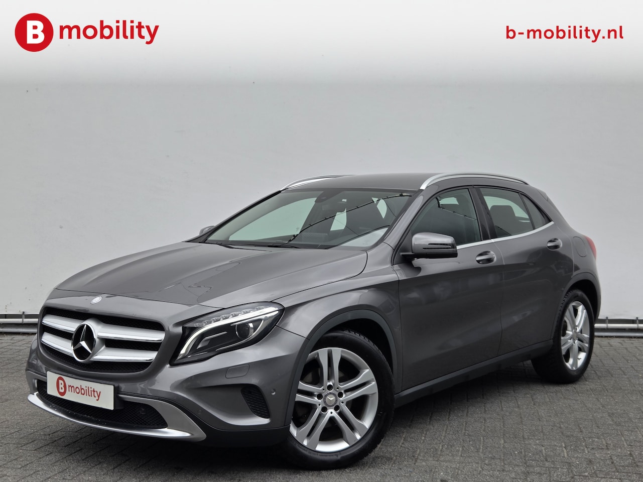 Mercedes-Benz GLA-Klasse - 180 Premium Apple CarPlay Stoelverwarming | Sportstoelen | Urban Pack | PDC V+A - AutoWereld.nl