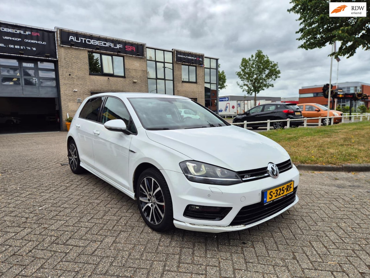 Volkswagen Golf - 1.2 TSI Trendline Stoelverwarming! Pdc! Airco! R-Line! Cruise! Start/Stop! - AutoWereld.nl