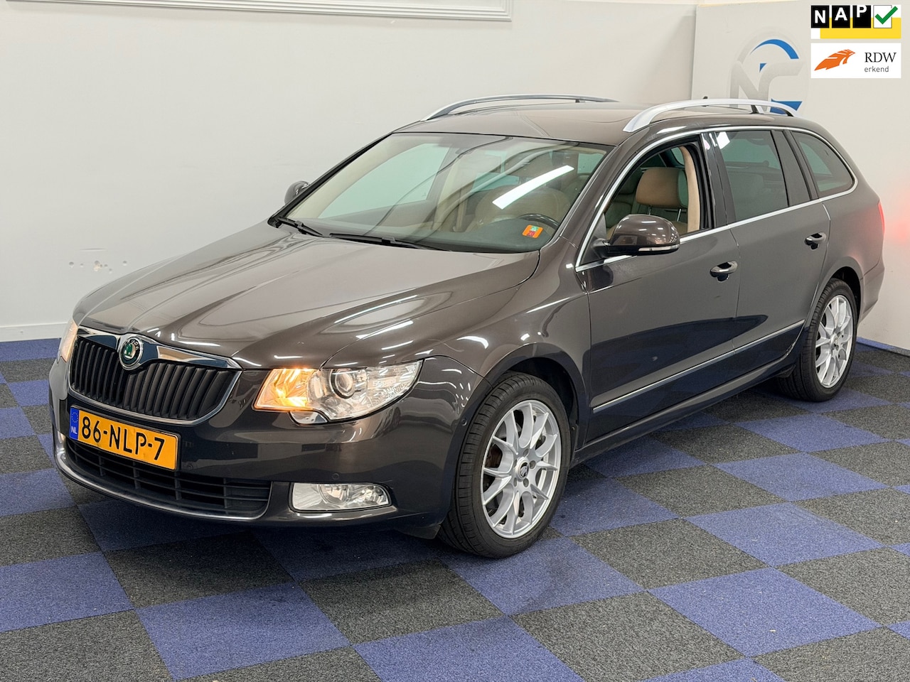 Skoda Superb Combi - 1.8 TSI Elegance / AUTOMAAT / PANORAMADAK / MULTIEMEDIA-NAVI - AutoWereld.nl