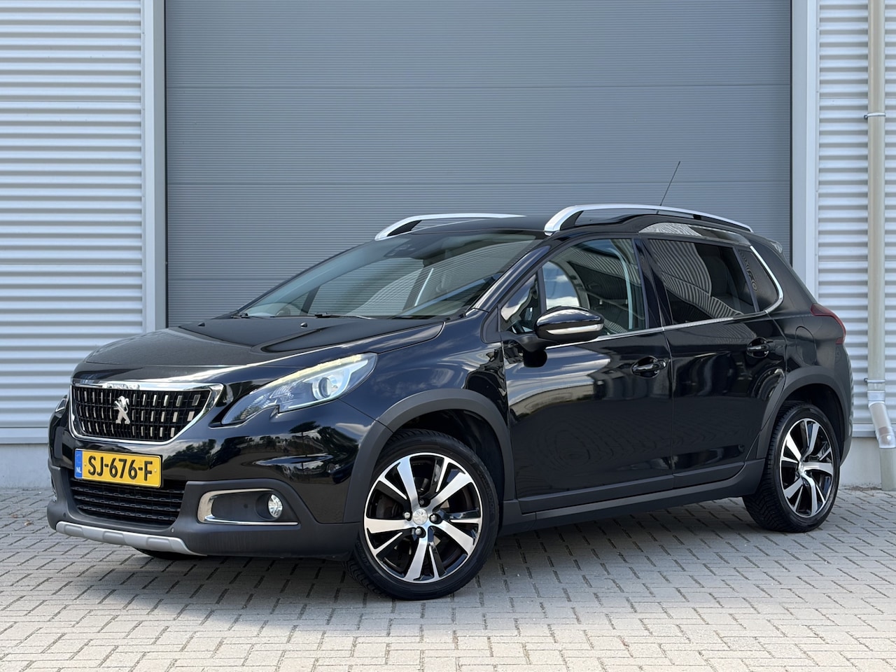 Peugeot 2008 - 1.2 PureTech GT-line | Airco | Camera | Panorama dak | Stoelverwarming | Leder | Trekhaak - AutoWereld.nl