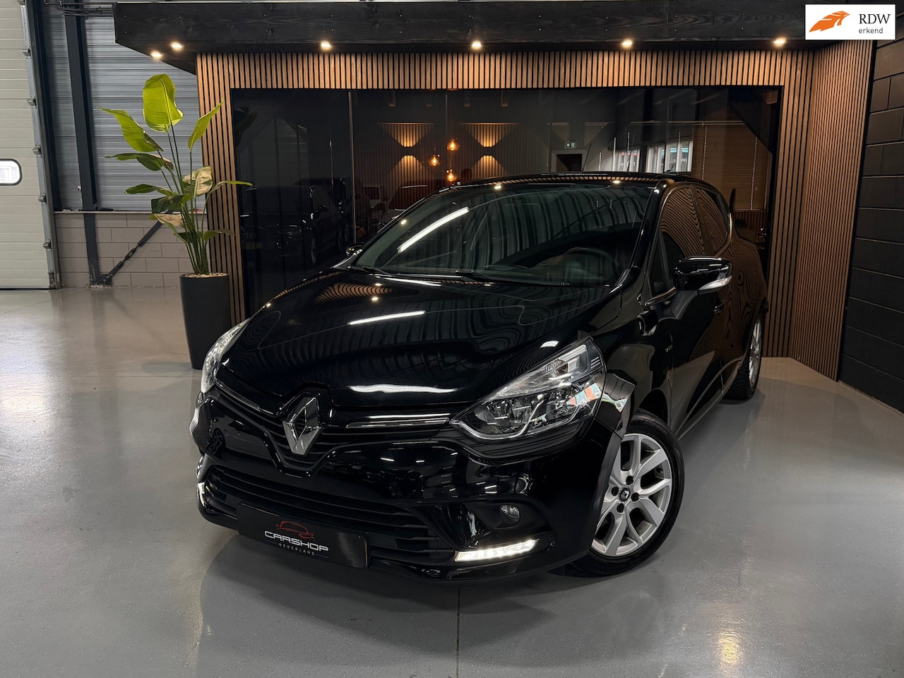 Renault Clio - 0.9 TCe LIMITED! NAP/NAVI/PDC/KETTINGNIEUW - AutoWereld.nl
