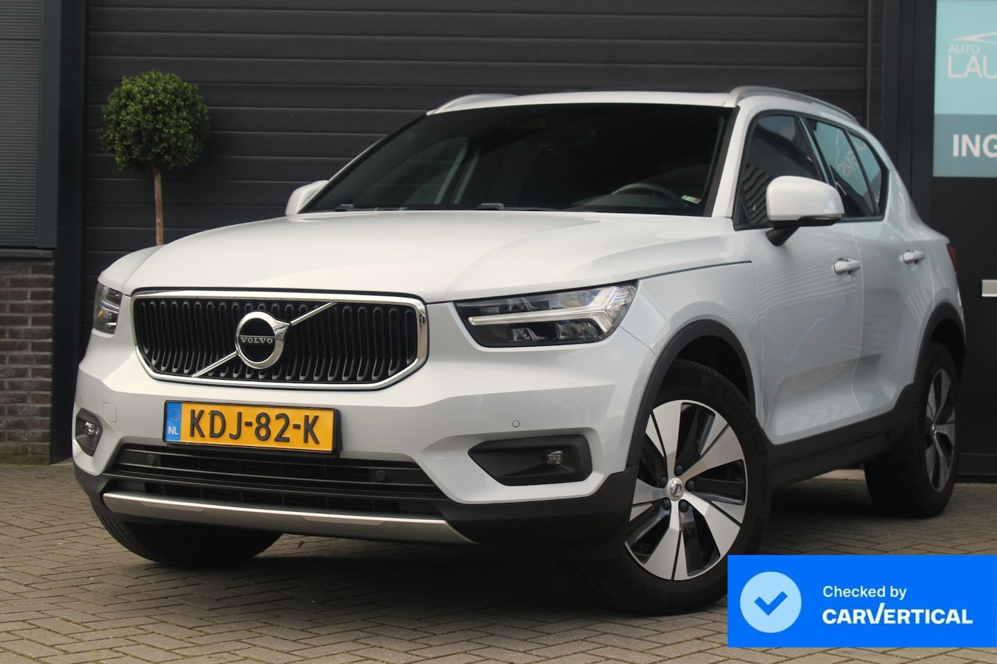 Volvo XC40 - 1.5 T3 Momentum | Pano | Stoel en stuurverwarming | Elektrische achterklep | Nette Auto - AutoWereld.nl