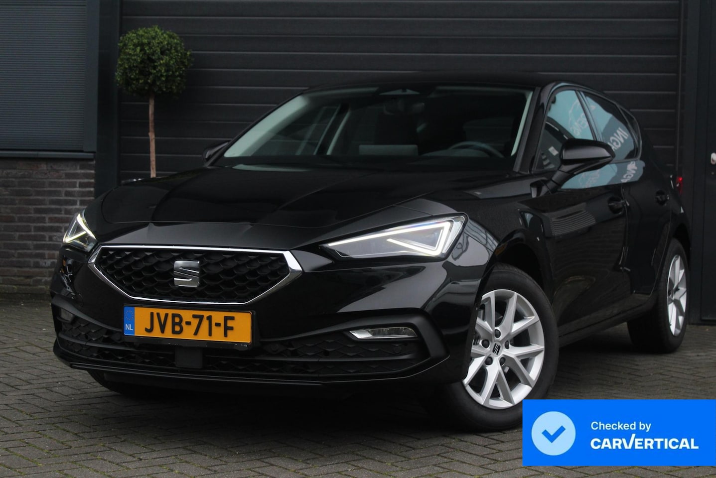 SEAT Leon - 1.5 eTSI Style Business Intense Automaat | Stoel en Stuur verwarming | Camera | LED - AutoWereld.nl