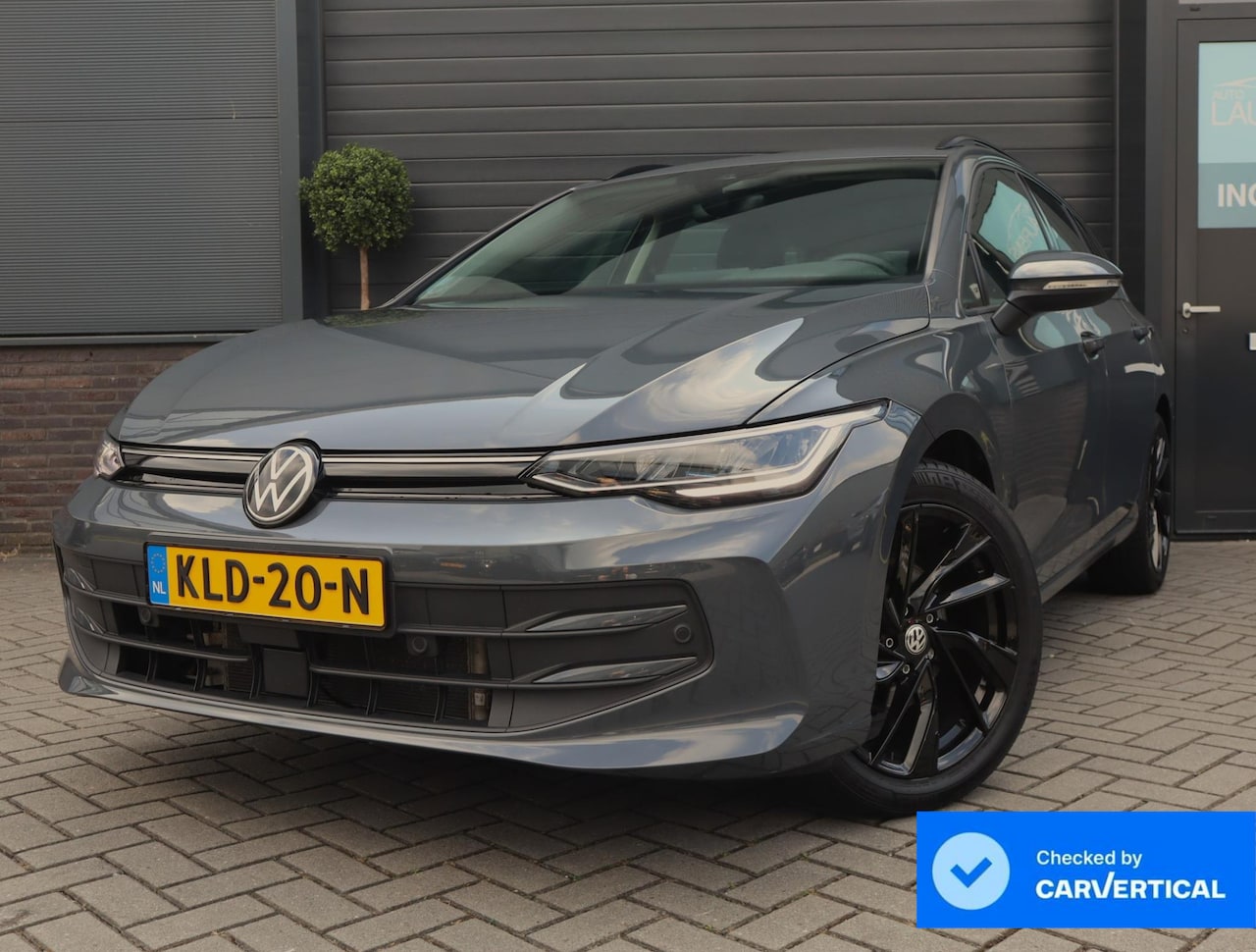 Volkswagen Golf Variant - 1.5 eTSI Life Edition | Trekhaak | Black | Stuur en  Stoelverwarming - AutoWereld.nl