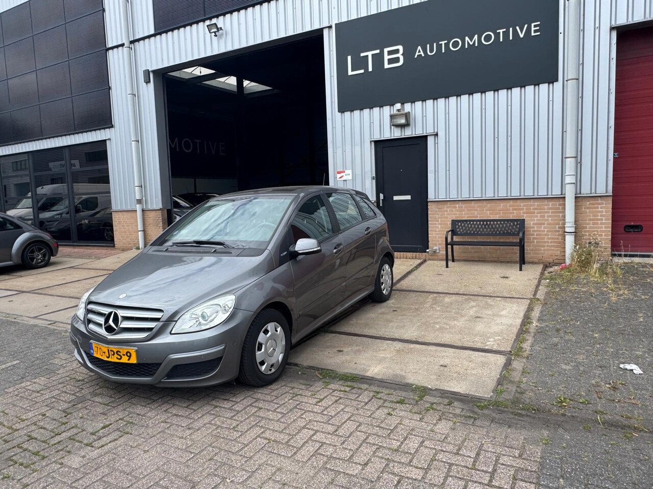 Mercedes-Benz B-klasse - 180 BlueEFFICIENCY Business CLass 180 BlueEFFICIENCY Business CLass - AutoWereld.nl
