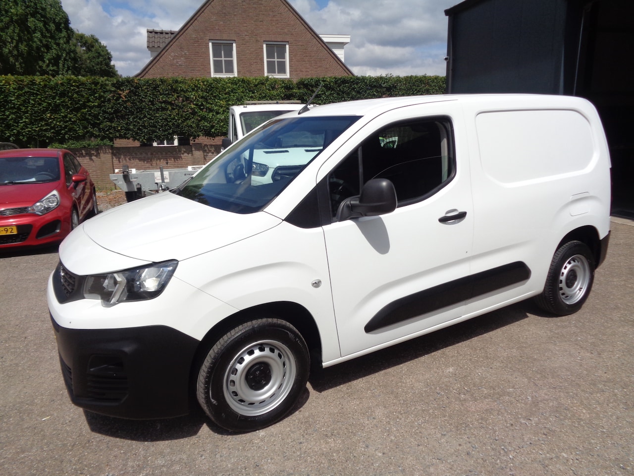 Peugeot Partner - 1.2 PureTech Premium Airco, navigatie, PDC, Carplay/android auto - AutoWereld.nl
