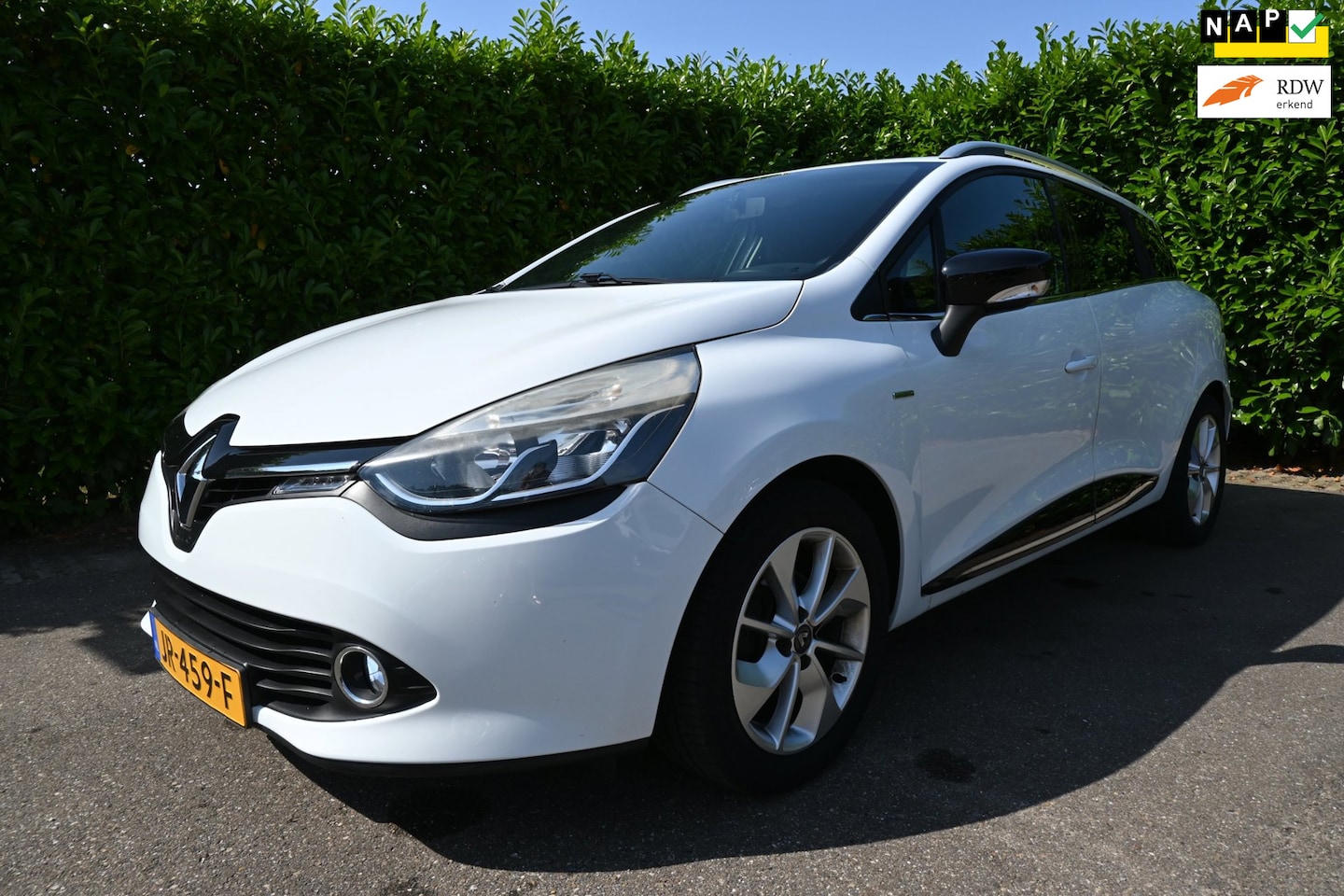 Renault Clio Estate - 0.9 TCe Limited. Origineel Nederlandse auto met NAP. - AutoWereld.nl