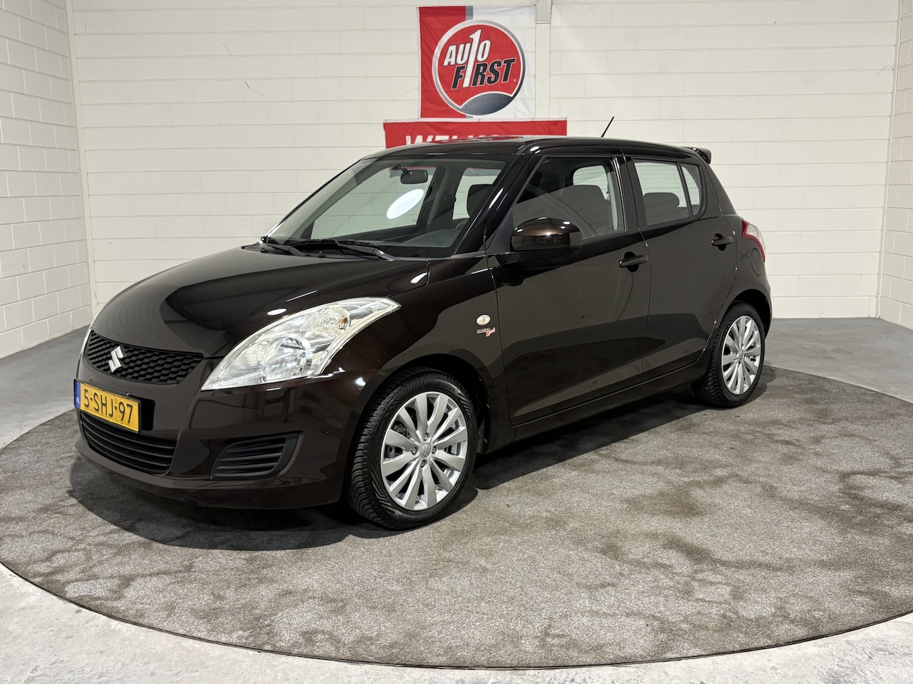 Suzuki Swift - 1.2 Bandit EASSS 1.2 Bandit EASSS, NL auto, Dealer onderhouden, Airco, Cruise, 1e eigenaar, Isofix, 17 inch - AutoWereld.nl