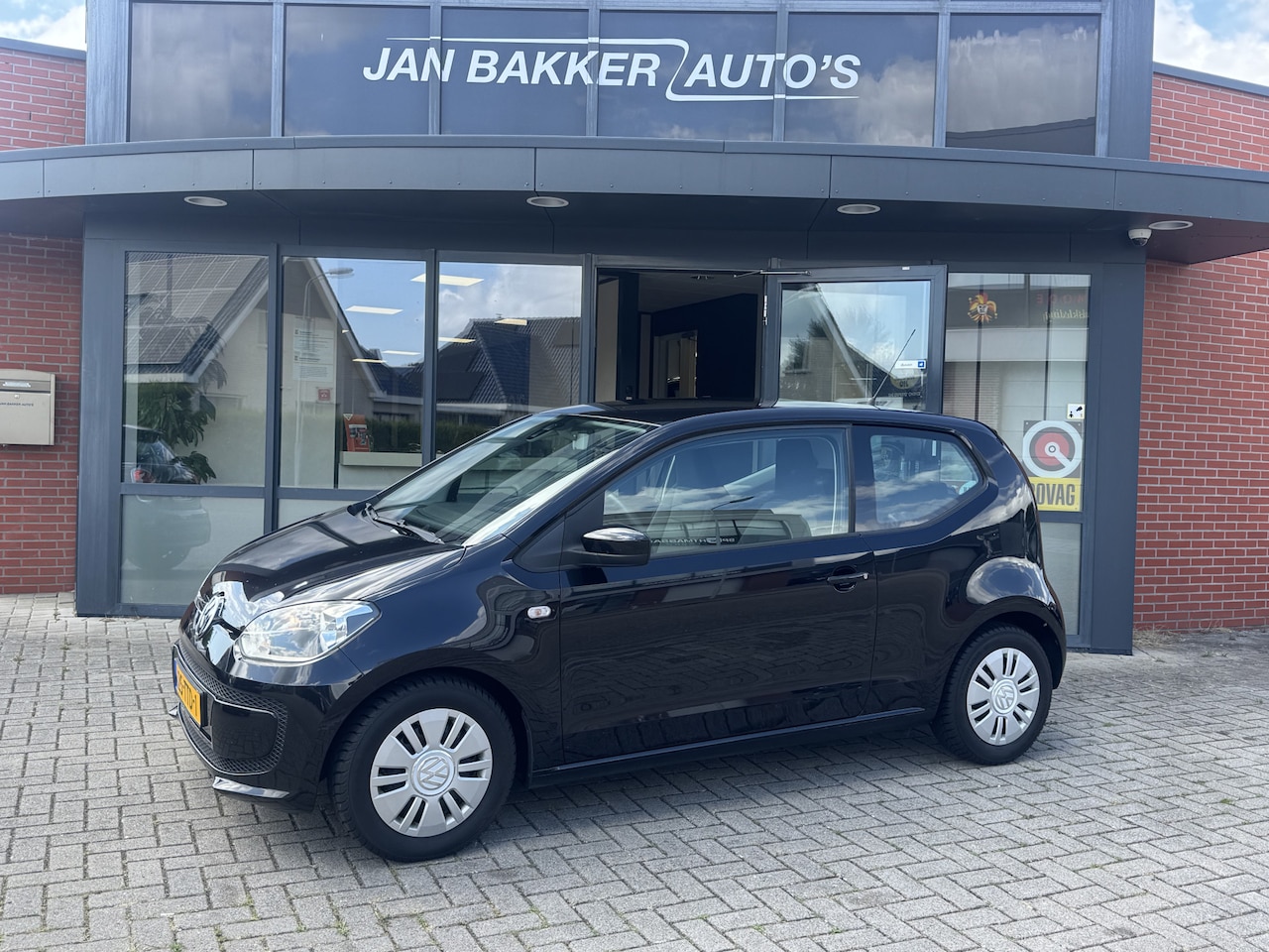 Volkswagen Up! - 1.0 move up! BlueMotion ✅ Airco ✅ Radio ✅ Rijklaar ✅ - AutoWereld.nl