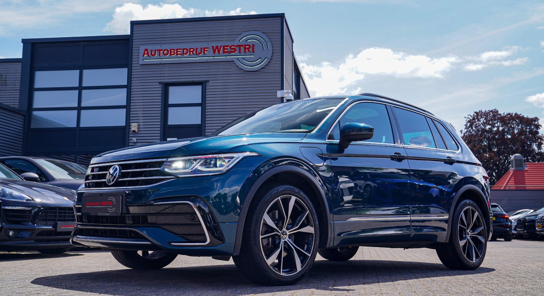 Volkswagen Tiguan - 1.4 TSI eHybrid R-Line Business+ | 360 Camera | Memory | Lane Assist | Digitaal dashboard - AutoWereld.nl