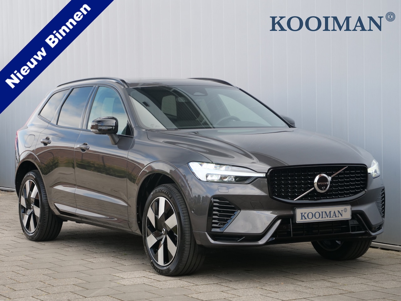 Volvo XC60 - 2.0 T8 Plug-in hybrid AWD Plus Dark 455 Pk Automaat Navi / DAB / Leer / Camera / 20 inch / - AutoWereld.nl
