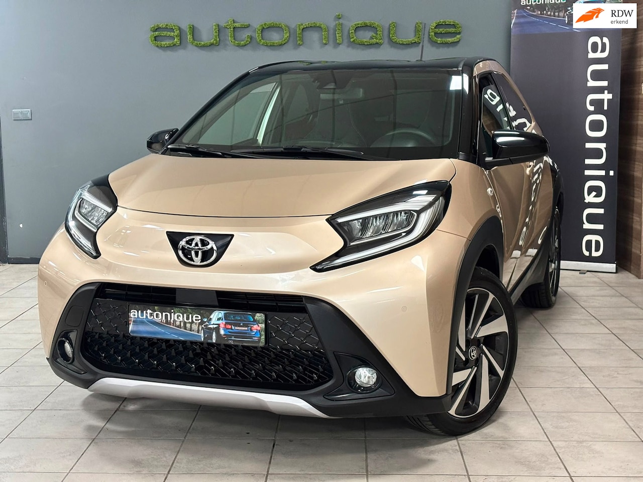Toyota Aygo X - 1.0 VVT-i S-CVT Premium automaat camera/navi/cruise/carplay - AutoWereld.nl