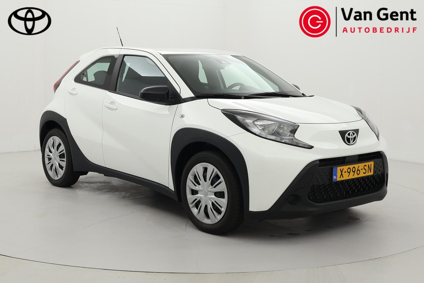 Toyota Aygo X - 1.0 VVT-i MT Play | Apple Carplay / Android Auto | Adaptive Cruise | Airco | Camera | Rijs - AutoWereld.nl
