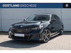 BMW i5 - eDrive40 M Sport / Panoramadak / Trekhaak / Parking Assistant Plus / Stoelventilatie / Ada