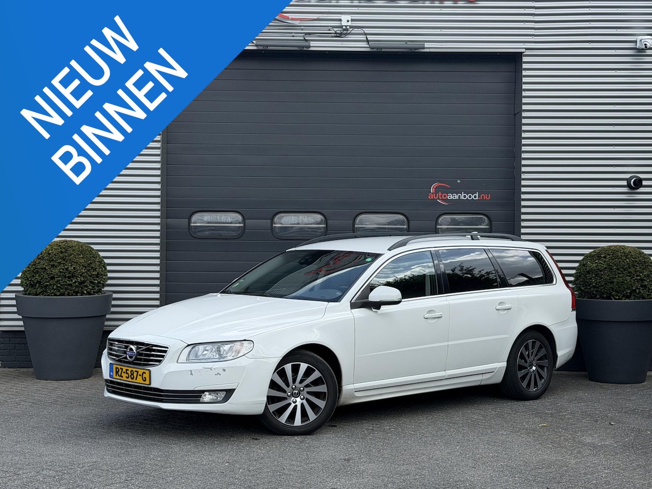 Volvo V70 - 2.0 D4 Summum | Navigatie | Lederen Bekleding | Stuur/Stoelverwarming | Trekhaak | Elektri - AutoWereld.nl
