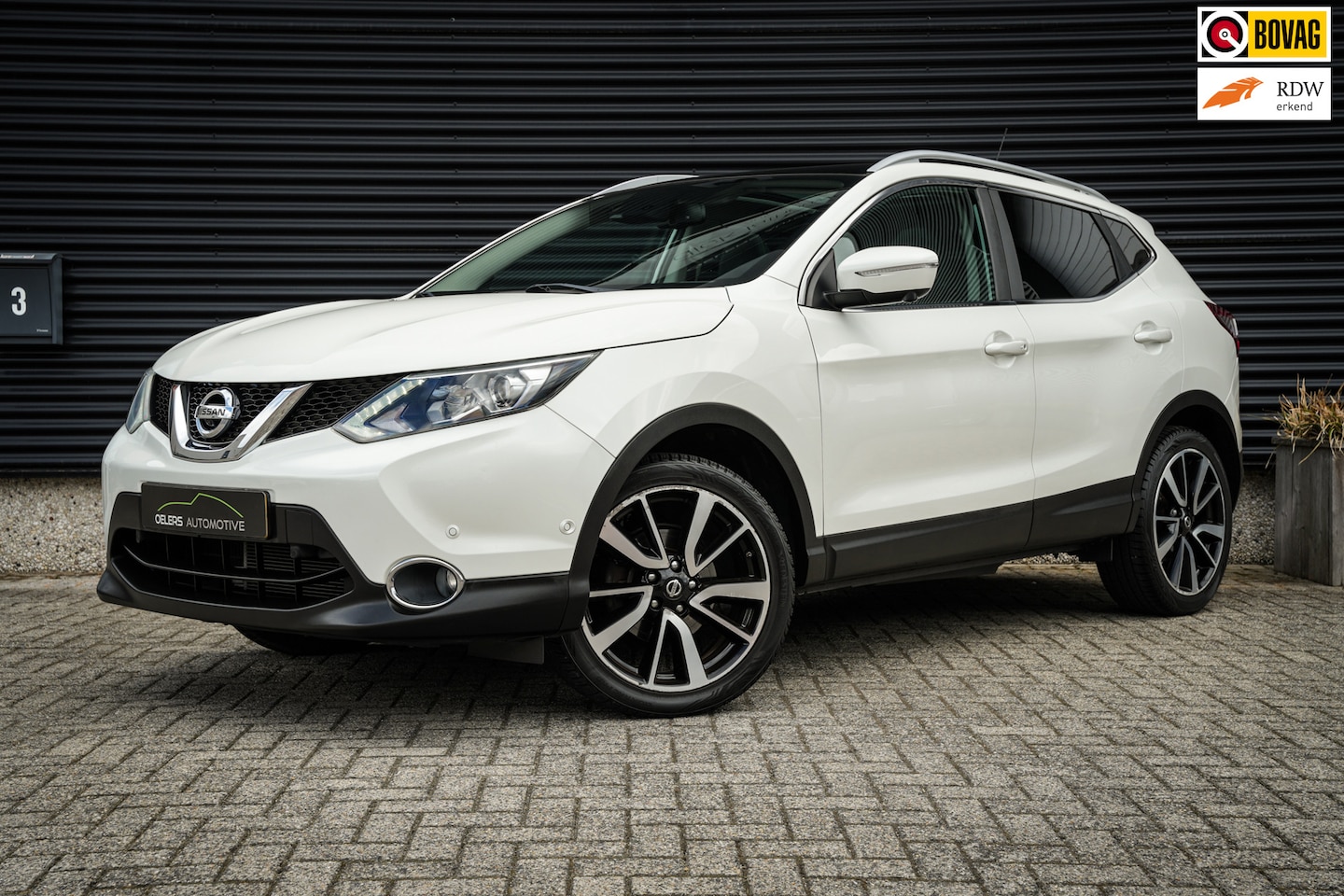 Nissan Qashqai - 1.2 Premier Edition | Panorama dak | Leder | Cruise control | Climate control | Stoelverw. - AutoWereld.nl