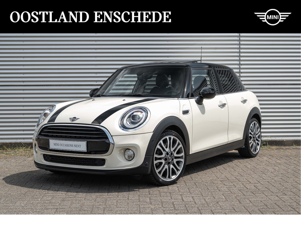 MINI Cooper - Hatchback Chili Automaat / Panoramadak / Comfort Access / Achteruitrijcamera / Adaptieve L - AutoWereld.nl