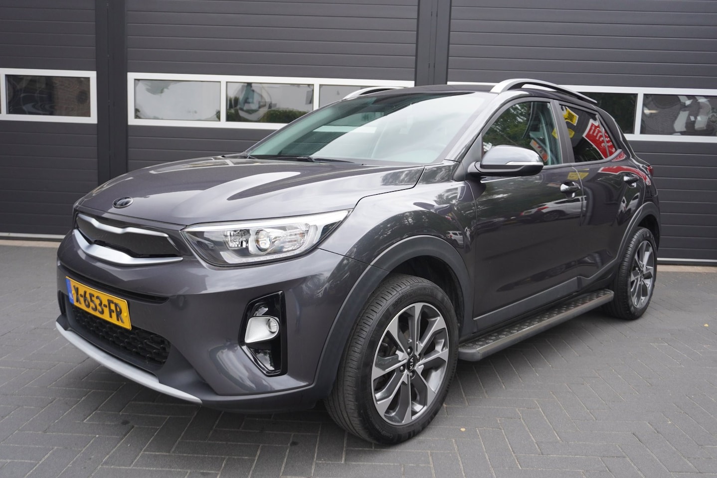 Kia Stonic - 1.0 T-GDi Airco/Carplay/Park.sensoren/Stoel- en Stuurverwarming - AutoWereld.nl