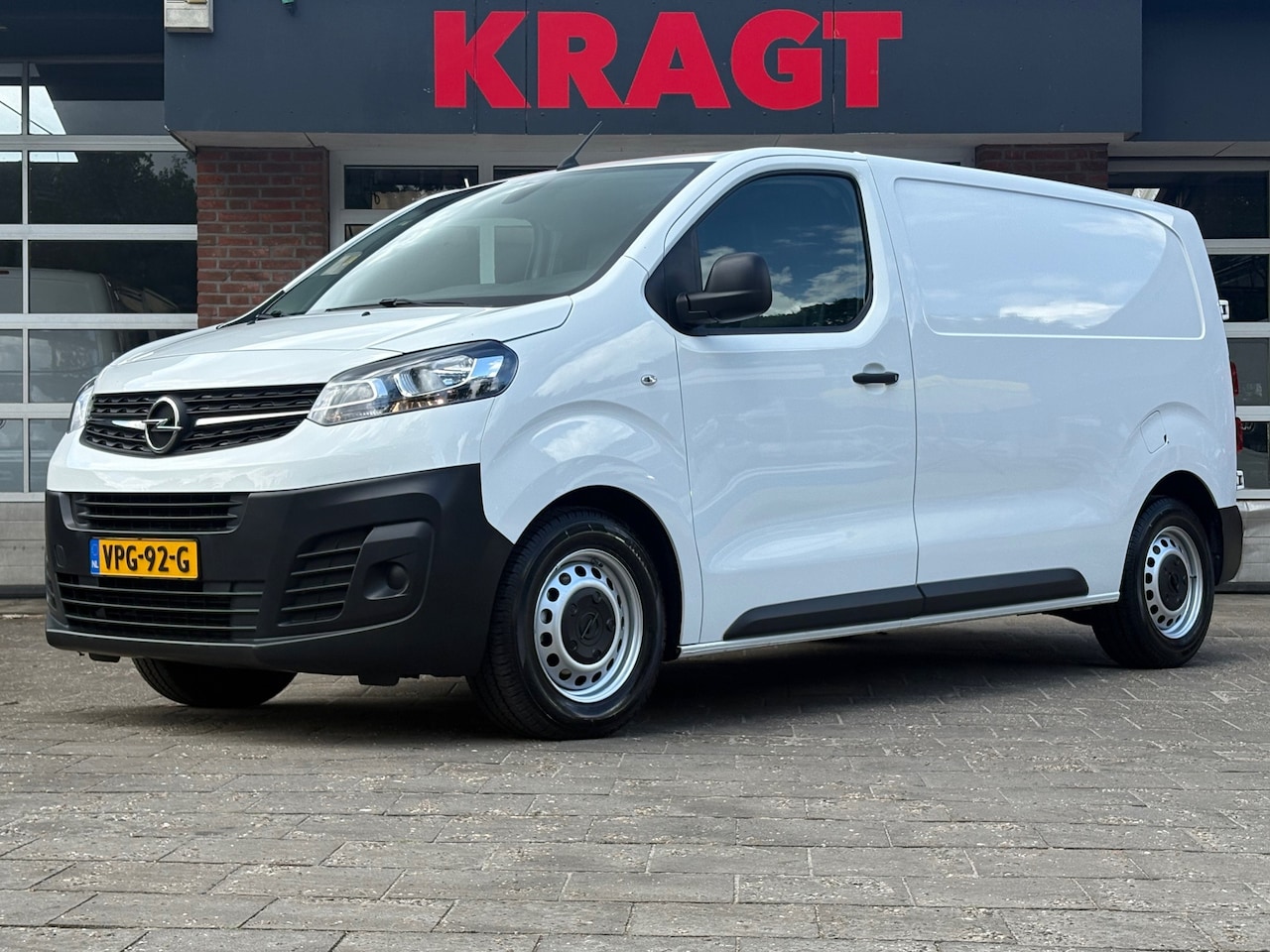 Opel Vivaro - 2.0 CDTI L2H1 Edition|144PK|airco|cruise|apple carplay|trekhaak|parkeersensoren achter|dri - AutoWereld.nl