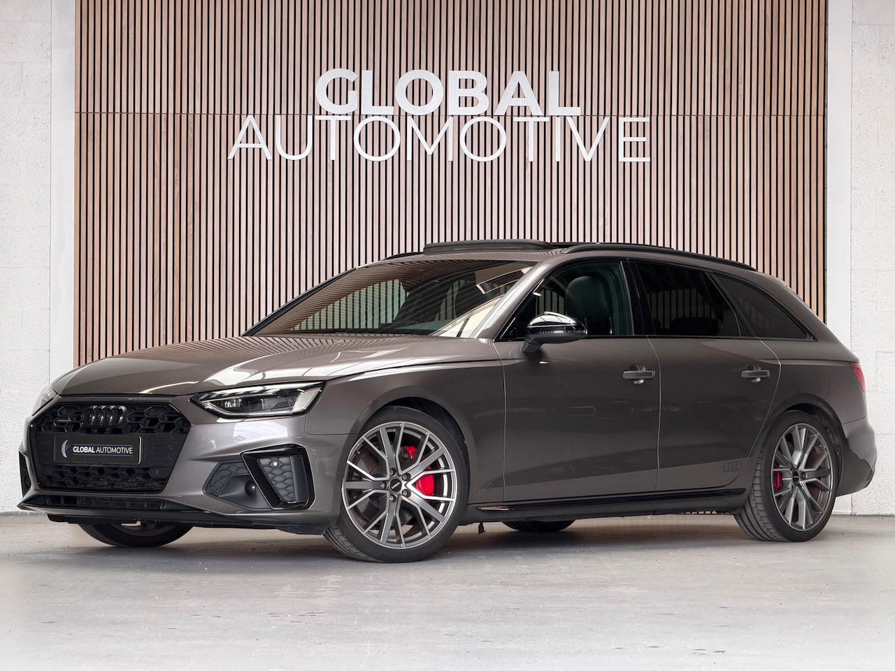 Audi A4 Avant - 45 TFSI quattro Launch edition Sport - PANORAMADAK - 245PK - MATRIX LED - FACELIFT - AutoWereld.nl