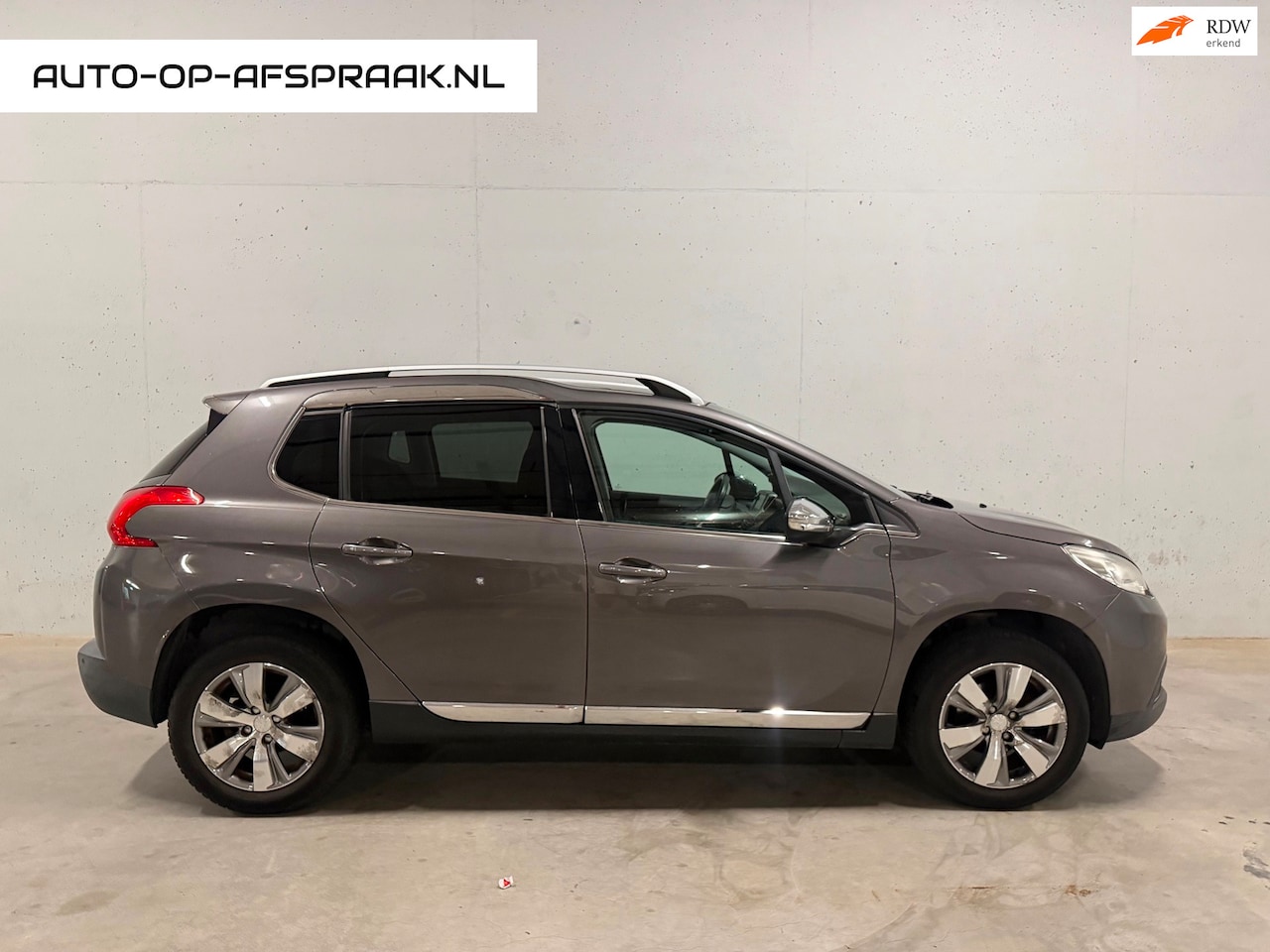 Peugeot 2008 - 1.2 VTi Allure Pack Premium Plus Pano Navi - AutoWereld.nl