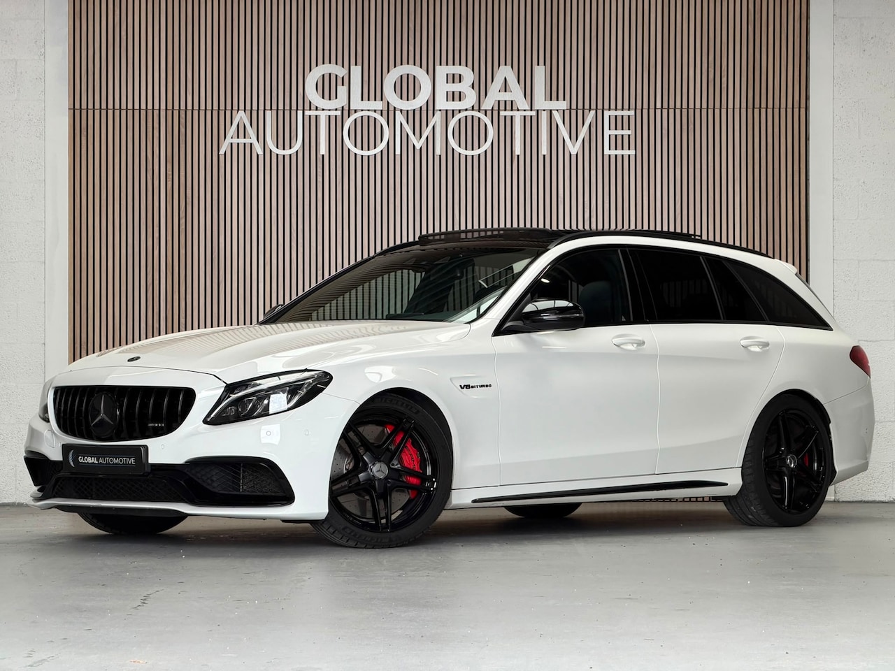 Mercedes-Benz C-klasse Estate - AMG 63 S - PANORAMADAK - BURMESTER - SPORTUITLAAT - AutoWereld.nl