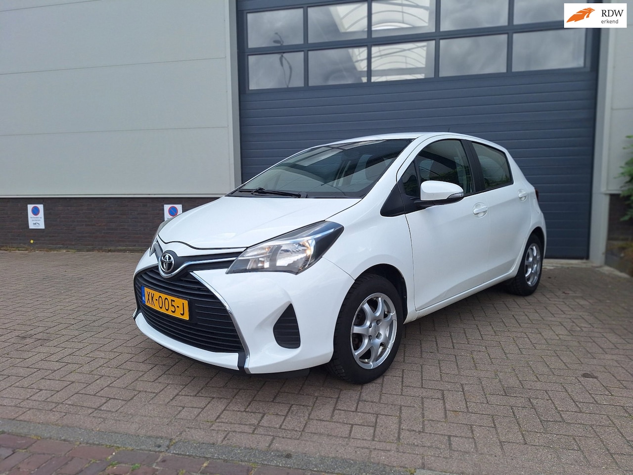 Toyota Yaris - | 1.0 VVT-i Aspiration | Bluetooth | Camera | Sensoren | Lage km stand | - AutoWereld.nl