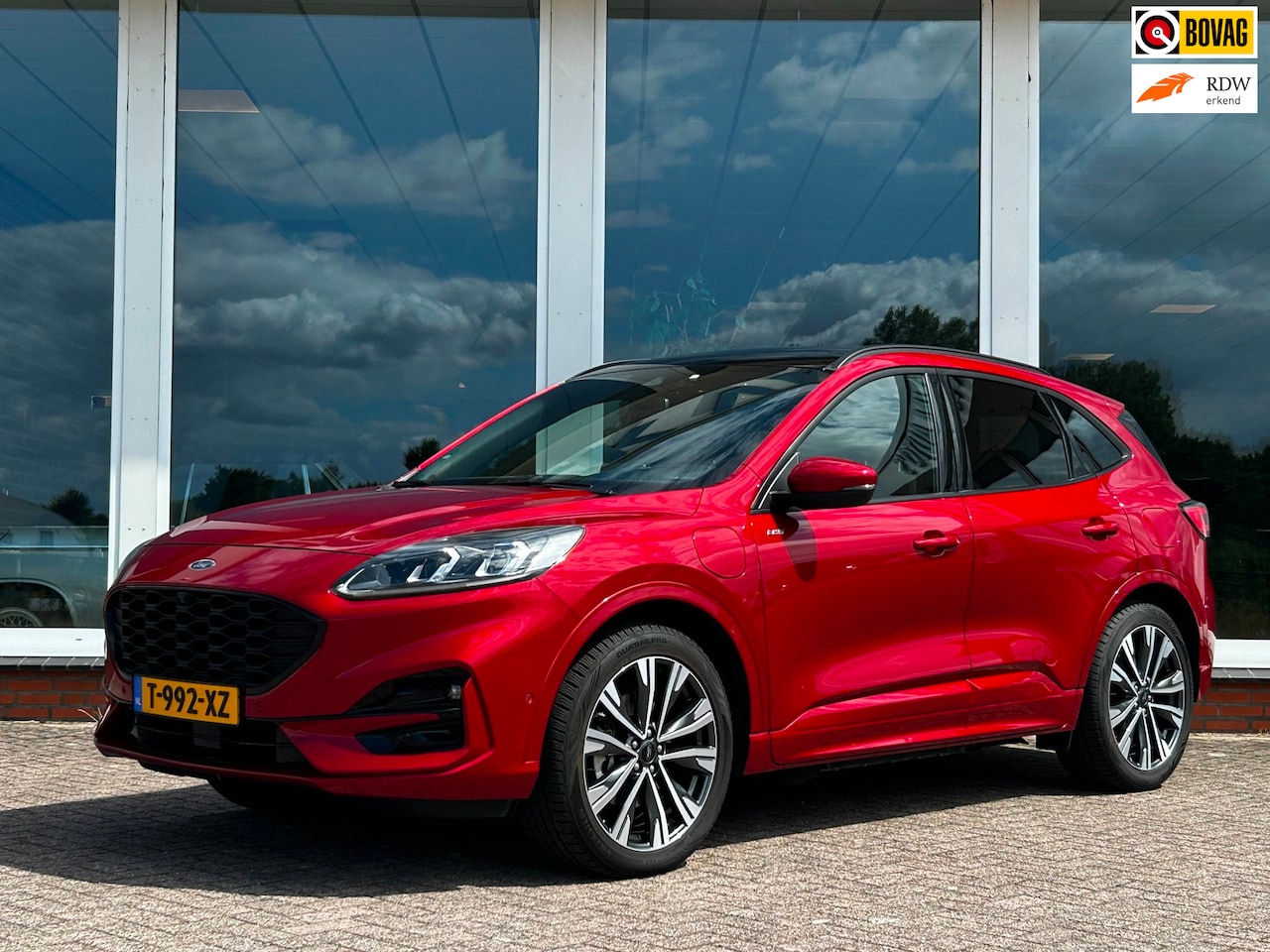 Ford Kuga - 2.5 PHEV Vignale - ST Line - Panoramadak - Leder - Trekhaak - Head UP - AutoWereld.nl
