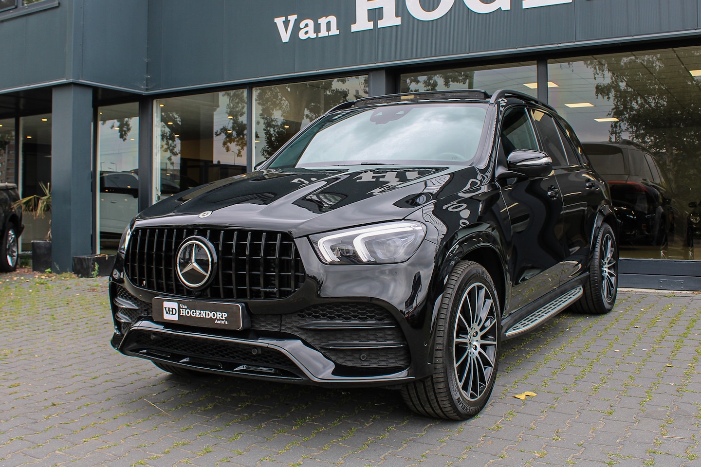 Mercedes-Benz GLE-Klasse - 450 4MATIC Premium+ PANO NAVI LED TREKHAAK - AutoWereld.nl