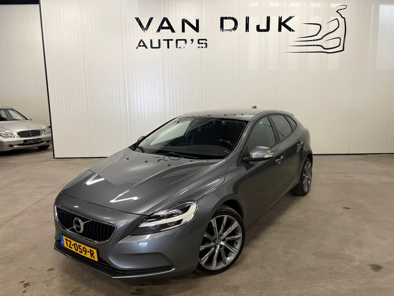 Volvo V40 - 2.0 D2 Kinetic Trekhaak LED Navi - AutoWereld.nl