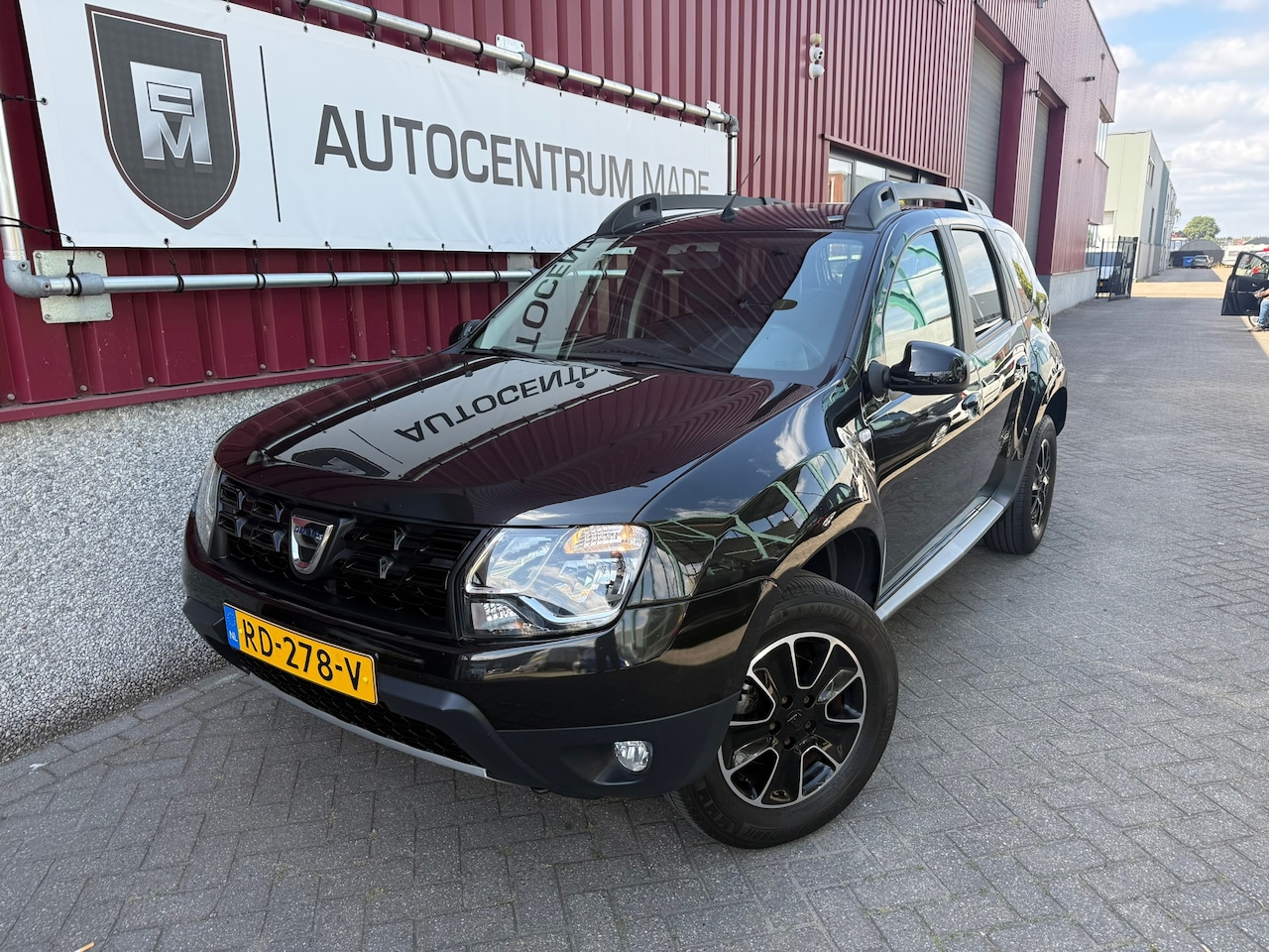 Dacia Duster - 1.2 TCe 4x2 Blackshadow // Navi // Clima // PDC // - AutoWereld.nl