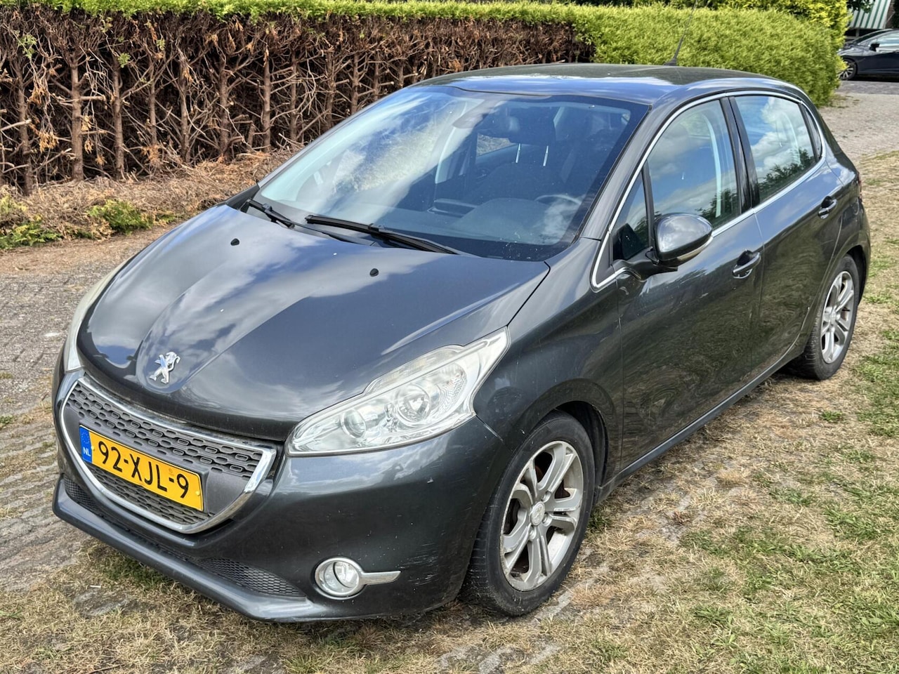 Peugeot 208 - 1.4 VTi !!Motorprobleem!! Navigatie-Cr.contr-Clima-Trekhaak-Lm16''velgen - AutoWereld.nl
