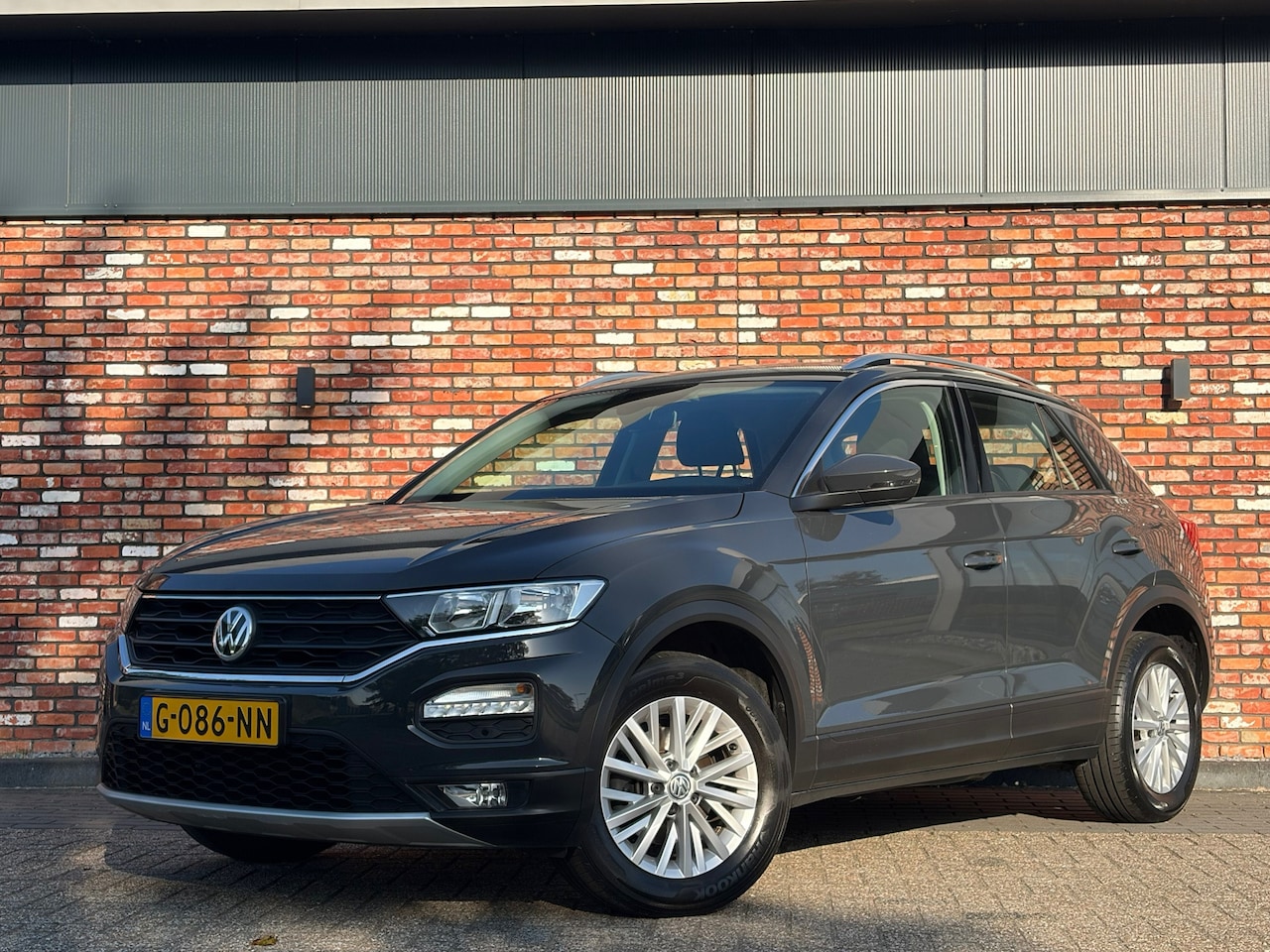 Volkswagen T-Roc - 1.0 TSI Style Business Trekhaak Adap.Cruise Carplay Pdc Orig.NL Voll.Onderhouden! - AutoWereld.nl