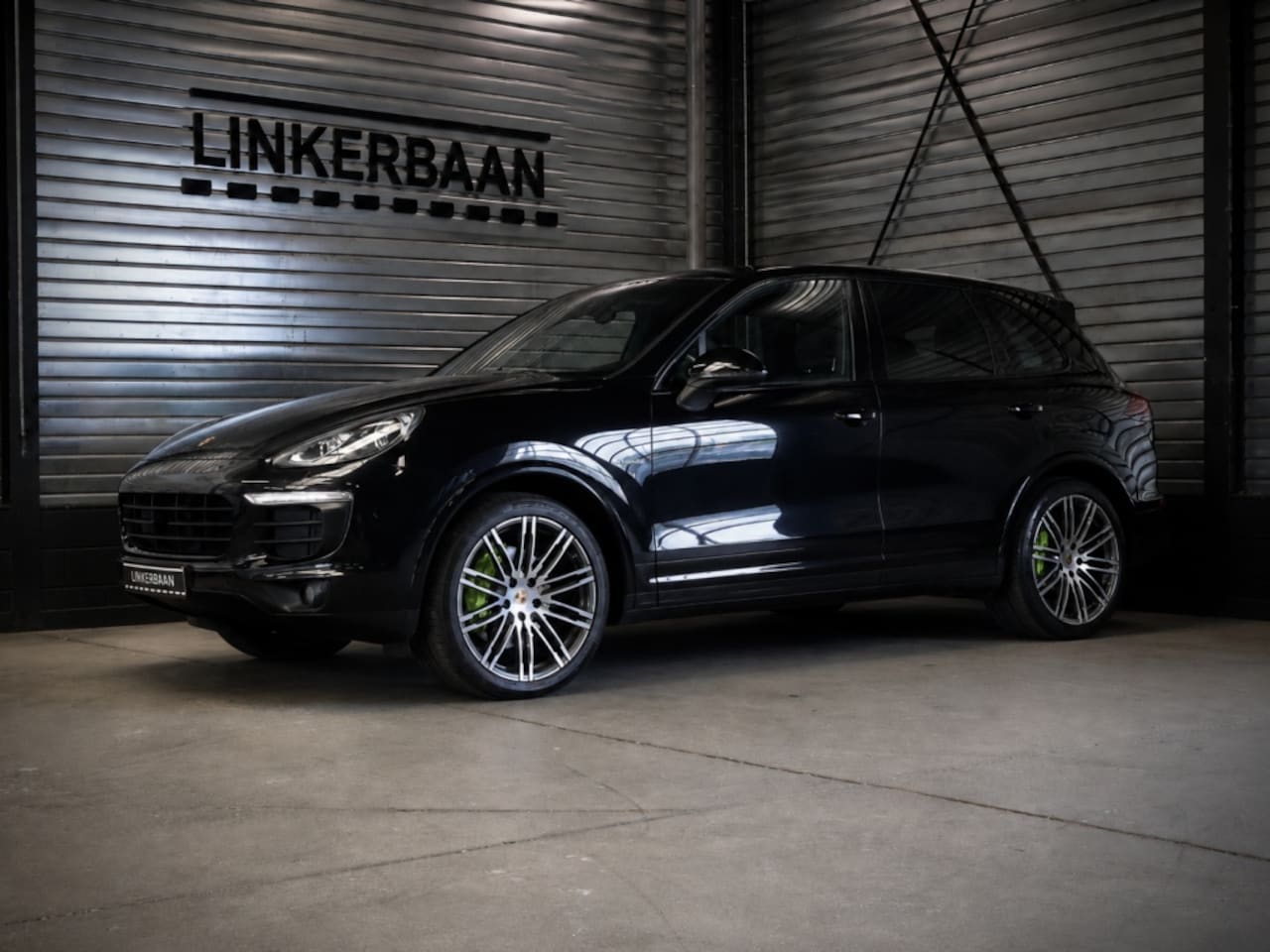 Porsche Cayenne - 3.0 S E-Hybrid | Panodak | Luchtvering | Trekhaak | Bose | Sport - AutoWereld.nl