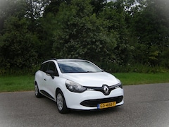 Renault Clio Estate - 0.9 TCe Authentique . 5 Drs . Airco . Cruiscontrol . Trekhaak . dagrij verlichting . enz