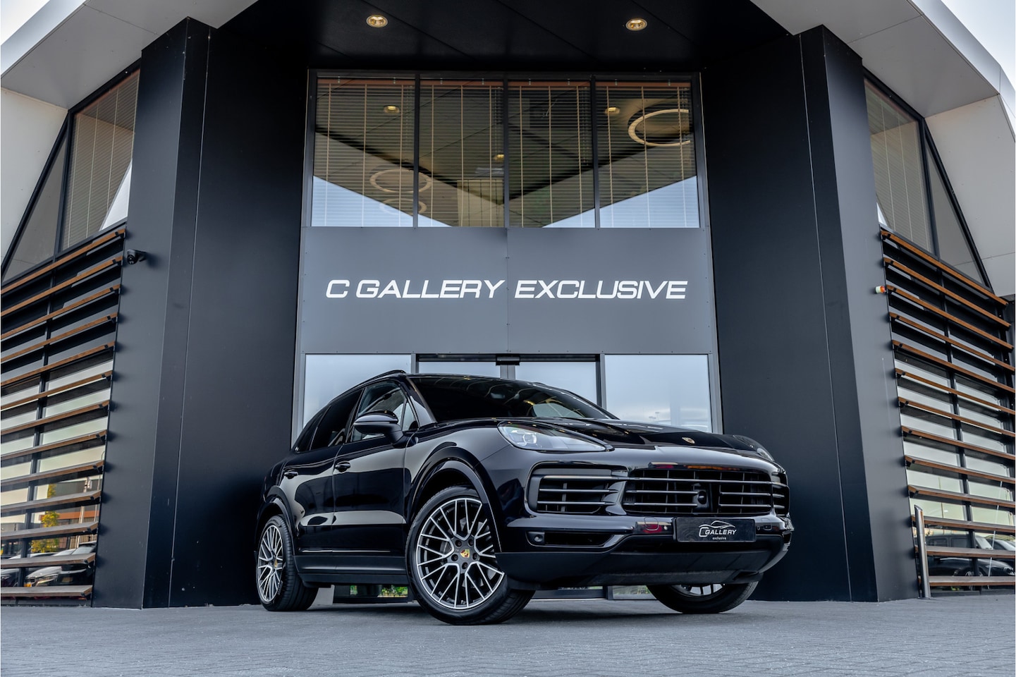 Porsche Cayenne - 3.0 - Panorama | Luchtvering | Elek. Trekhaak | Stoelverwarming | ACC - AutoWereld.nl