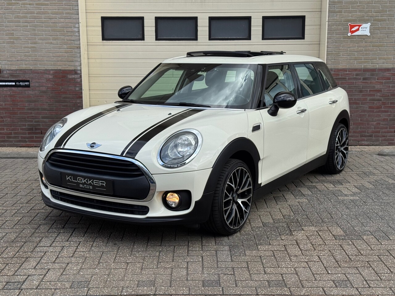 MINI Clubman - 1.5 One Business Pano|Navi|Cruise - AutoWereld.nl