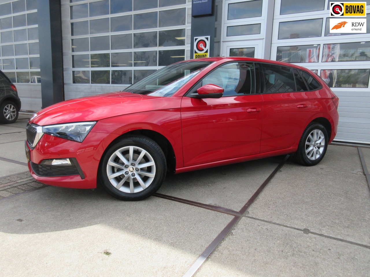 Skoda Scala - 1.0 TSI Business Edition / Carplay / Navi / PDC - AutoWereld.nl