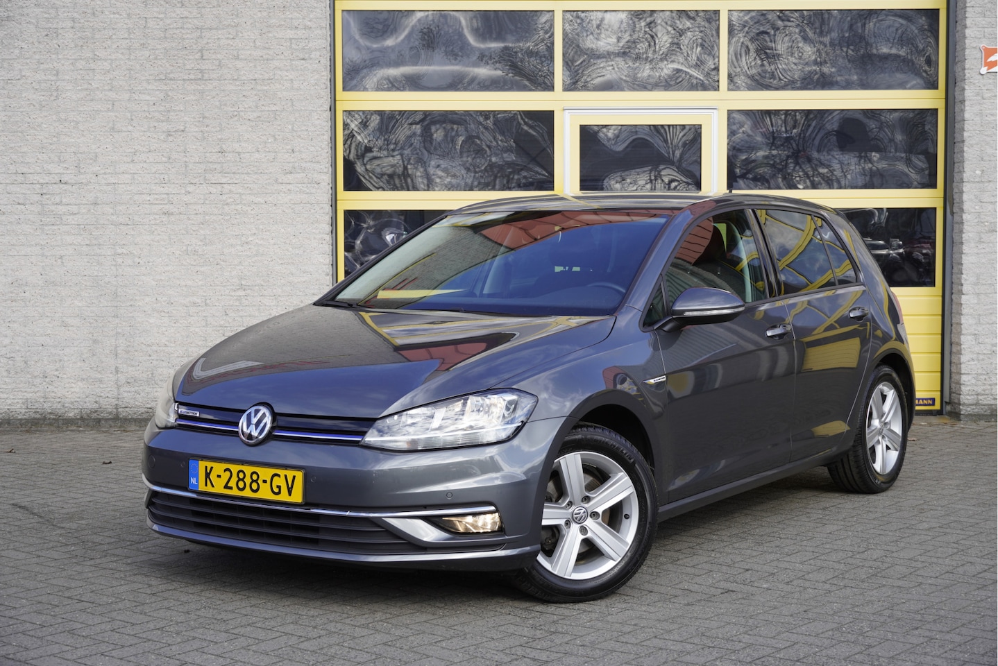 Volkswagen Golf - 1.5 TSI 131PK! 5drs Comfortline Business BJ2020 Lmv 16" | Led | Pdc | Navi | App-Connect | - AutoWereld.nl
