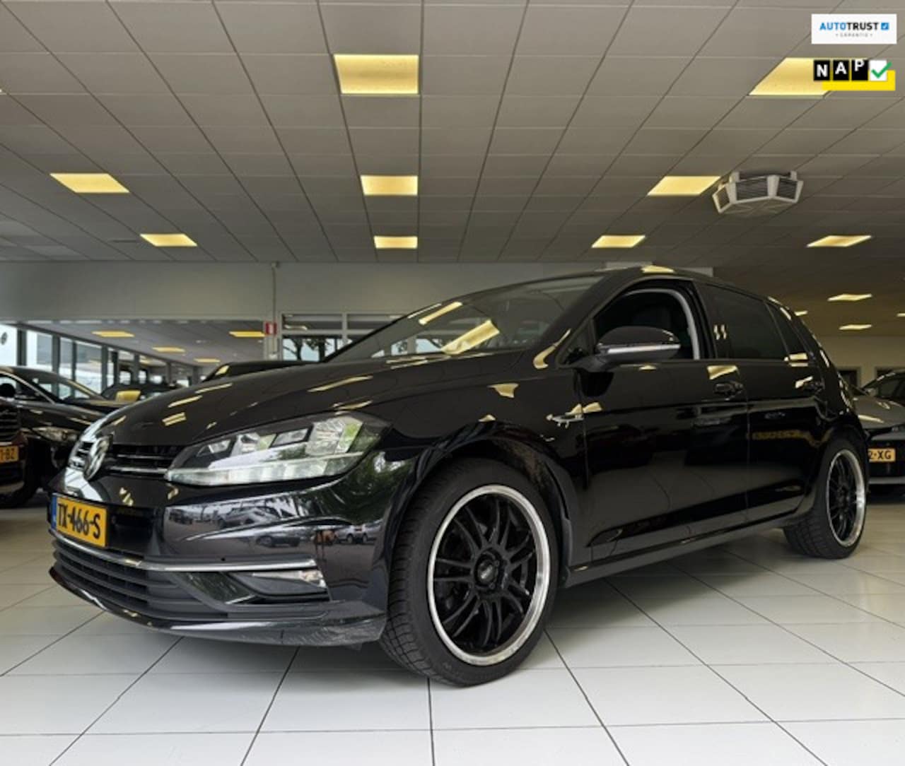 Volkswagen Golf - 1.0 TSI Comfortline Business R-Line/Apple Carplay/Alcantara/Helix soundsystem/LED/Cruise/N - AutoWereld.nl