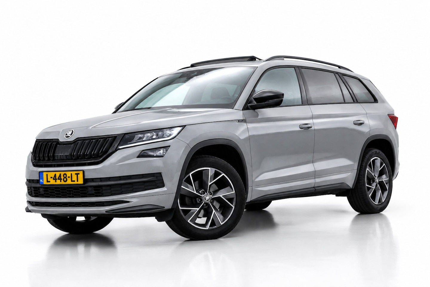 Skoda Kodiaq - 1.5 TSI Sportline 7p. | PANORAMADAK | TREKHAAK | NAP | CANTON | STOELVERWARMING | DEALER O - AutoWereld.nl