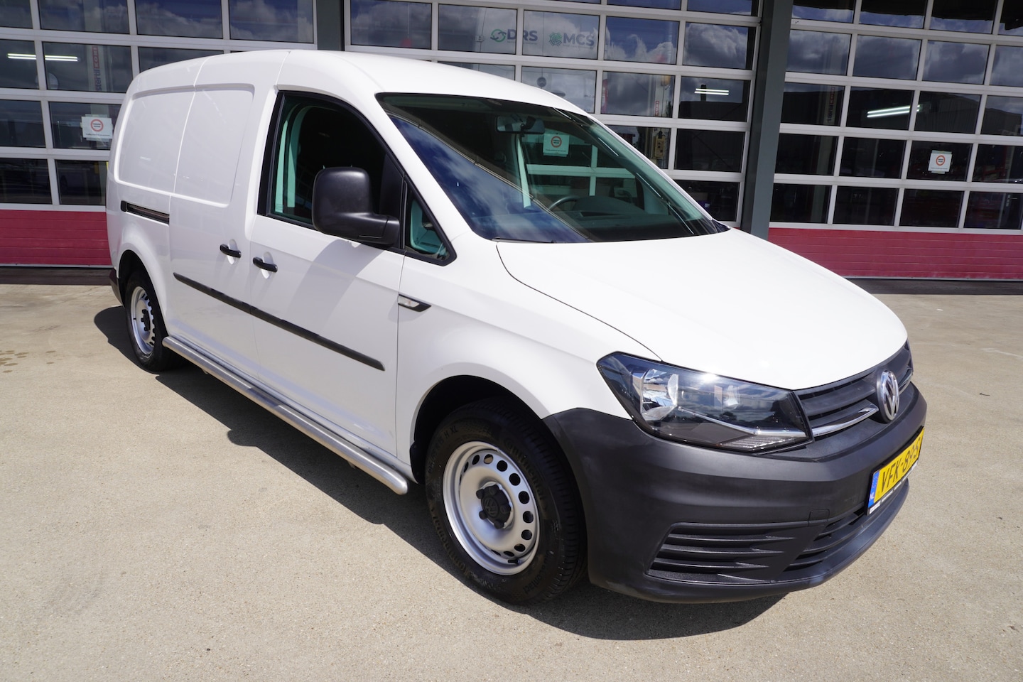 Volkswagen Caddy Maxi - 2.0 TDI L2H1 BMT Trendline nr, V105 | Airco | Cruise | Trekhaak - AutoWereld.nl